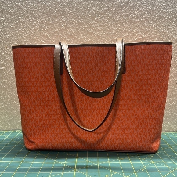 Michael Kors Signature Carter Large Tote Bag Orange / Gray - Picture 4 of 10
